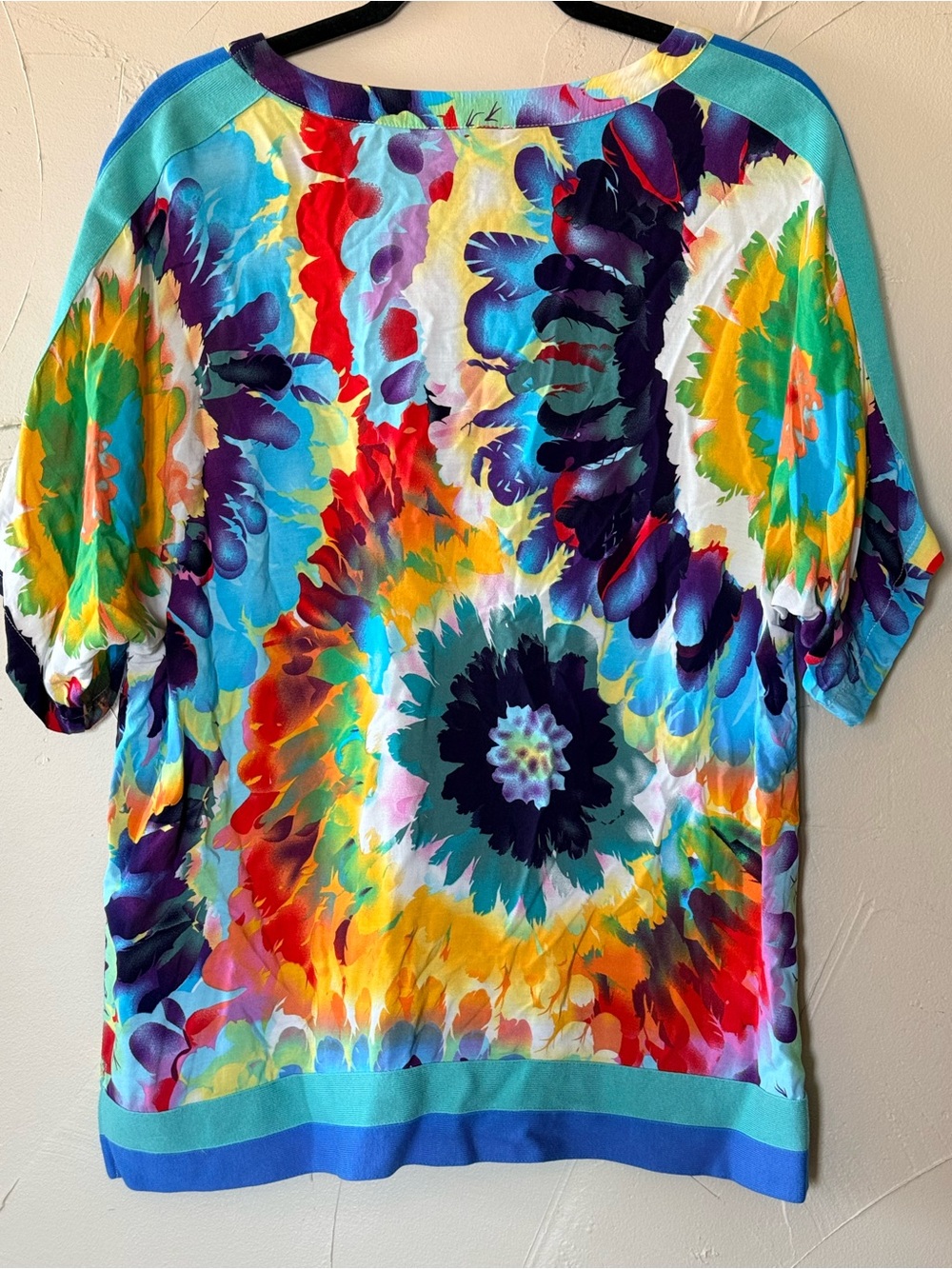 Tru Luxe Jeans -Multicolor Tie-Dye Floral V-Neck Women's Top hippie boho - Picture 2 of 3